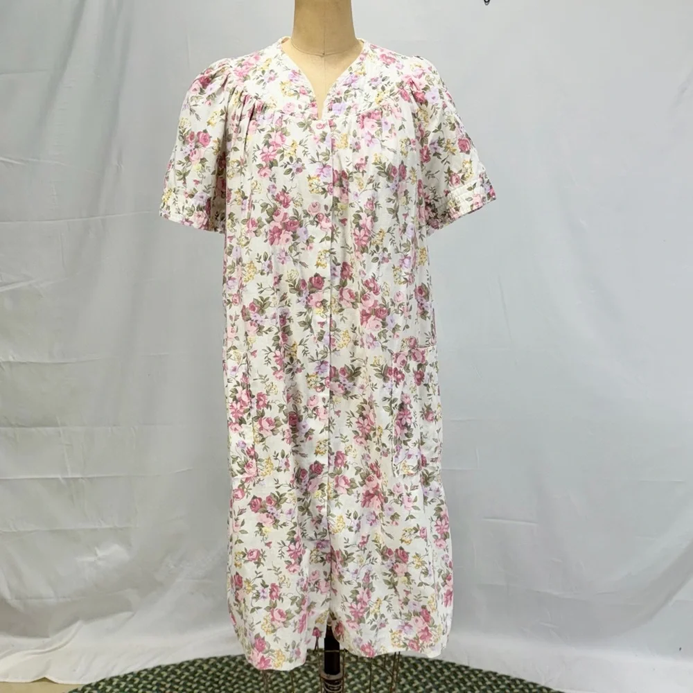 Vintage loungewear house